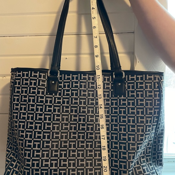 Tommy Hilfiger Black White Signature TH Logo Large Tote Shoulder Bag $108 - Picture 7 of 8